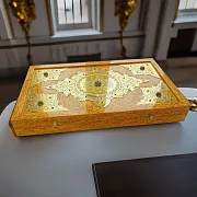 Нарды «Малахит» из карельской берёзы с позолоченной гравюрой в подарок — фотография 1