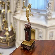 Статуэтка «Гермес» на камне — креноид и долерит — фотография 1