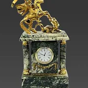 Каминные часы «Георгий Победоносец» из нефрита и змеевика — фотография 3