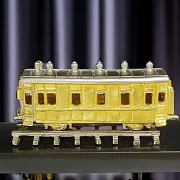 На память: Сувенир «Вагон» с позолотой и никелированием — фотография 1