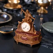 Настольные часы «Охотник с собакой» из бронзы — фотография 1