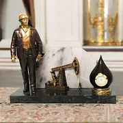 Часы «Работник нефтяной промышленности 3» с качалкой — красивый подарок — фотография 1