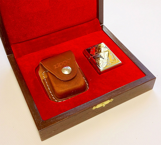 Бензиновая зажигалка Zippo "Волк одиночка"