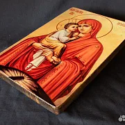 Икона деревянная "Богоматерь Почаевская" в подарок — фотография 5