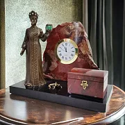 Часы «Хозяйка Медной горы» с яшмой и долеритом — фотография 1