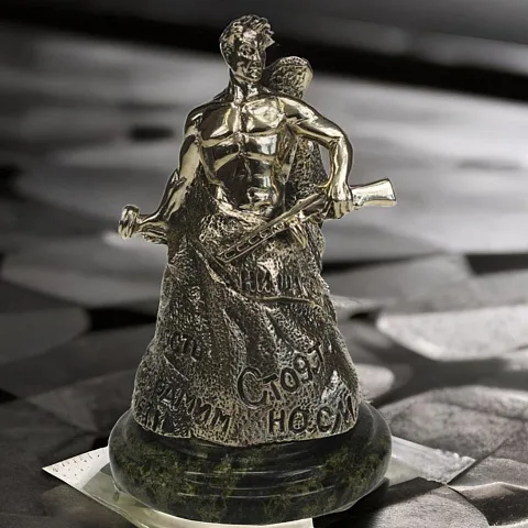 Статуэтка «Солдат — Стоять насмерть»